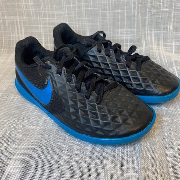 Nike Tiempo Legend 8 Club IC Black AT6110-004 Indoor Soccer Turf Shoes Kids 13.5 - Picture 1 of 5